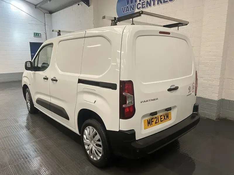 Used Peugeot Partner 100 HP (73 kW) 2021 White MPV