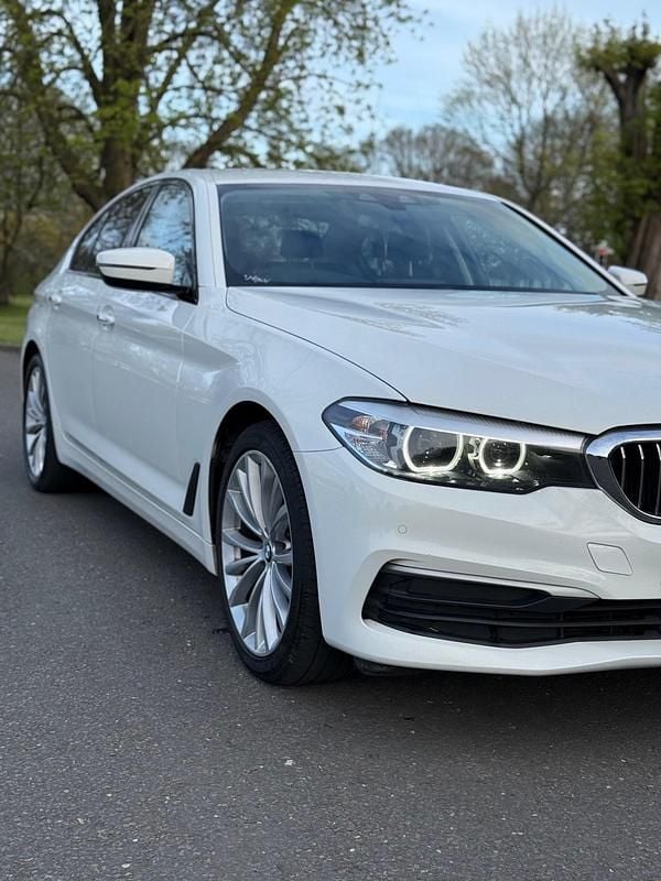 Gebraucht BMW 520 Comfort Edition 2017 Weiß Limousine
