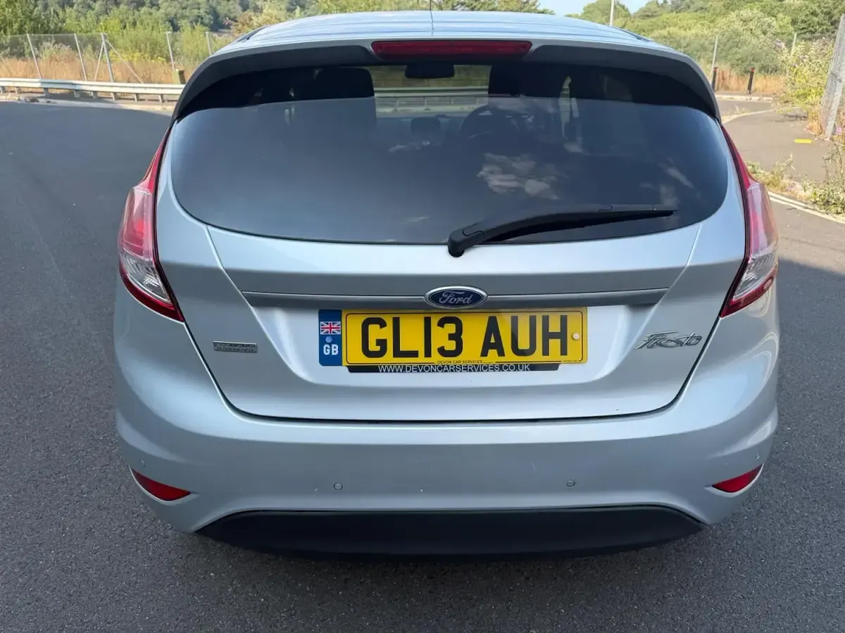 Used Ford Fiesta Titanium 125 HP (91 kW) 2013 Silver Hatchback