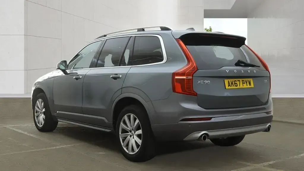 Used Volvo XC90 Momentum 231 HP (169 kW) 2018 Grey SUV