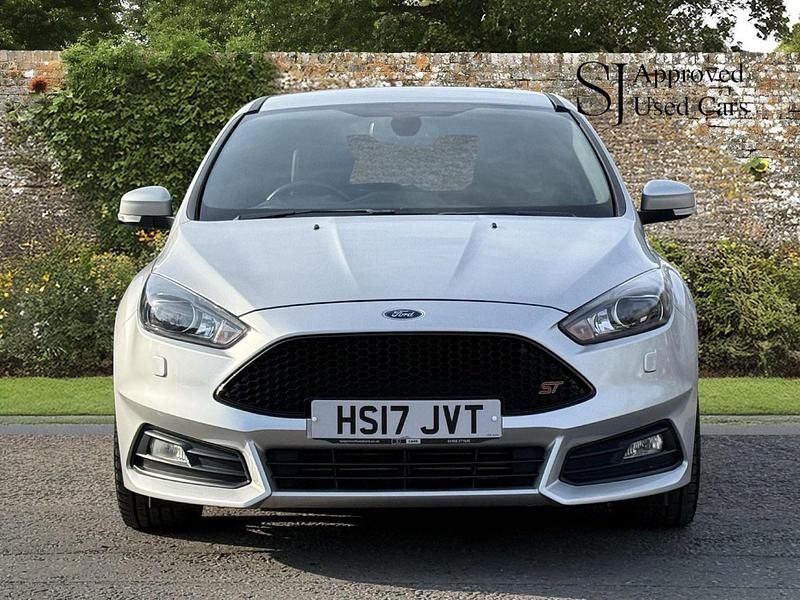 Used Ford Focus ST 250 HP (183 kW) 2017 Silver Hatchback