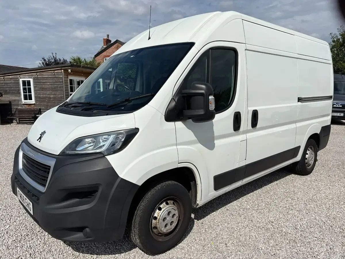 Used Peugeot Boxer 130 HP (95 kW) 2018 White Van