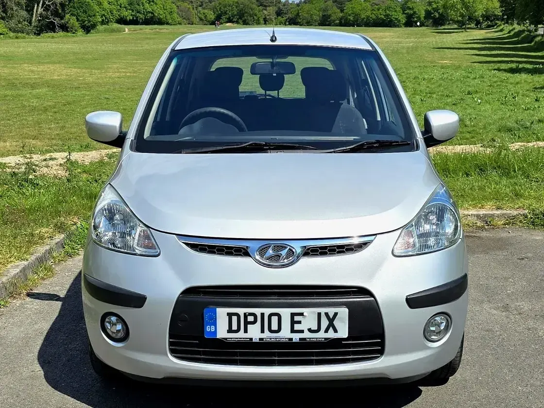 Gebraucht Hyundai i10 Comfort 78 PS (57 kW) 2010 Silber Kleinwagen