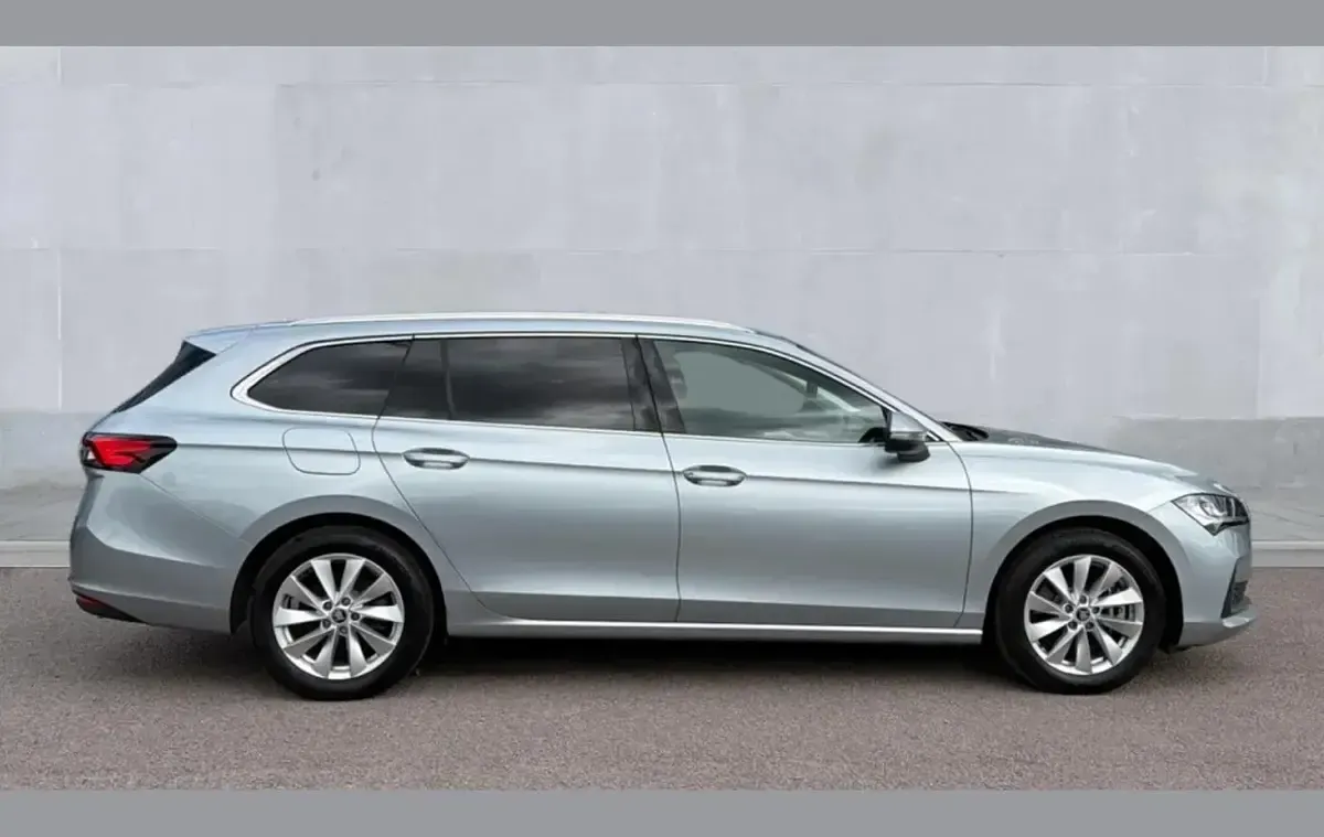 Used Skoda Superb SE Technology 200 HP (147 kW) 2025 Silver Estate
