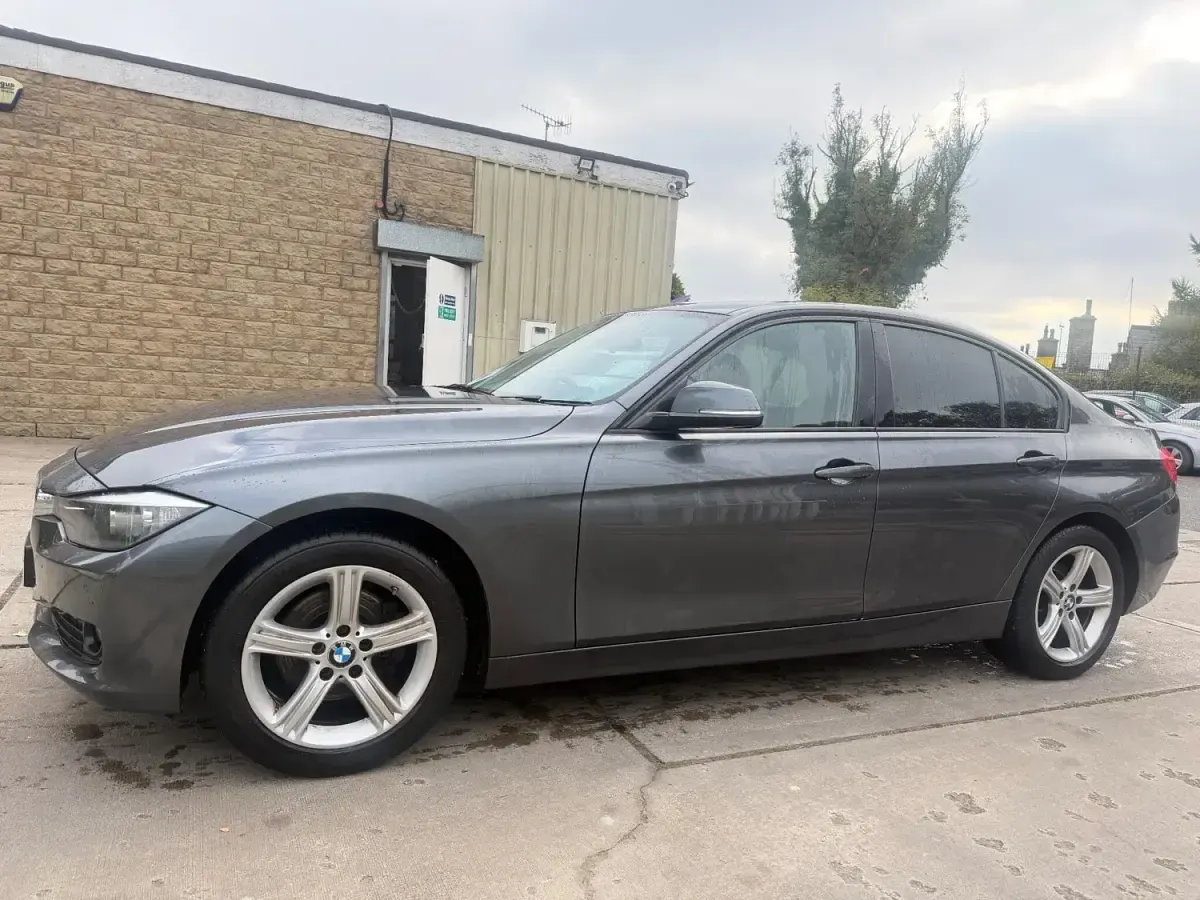 Begagnad BMW 320 2014 Grå Sedan