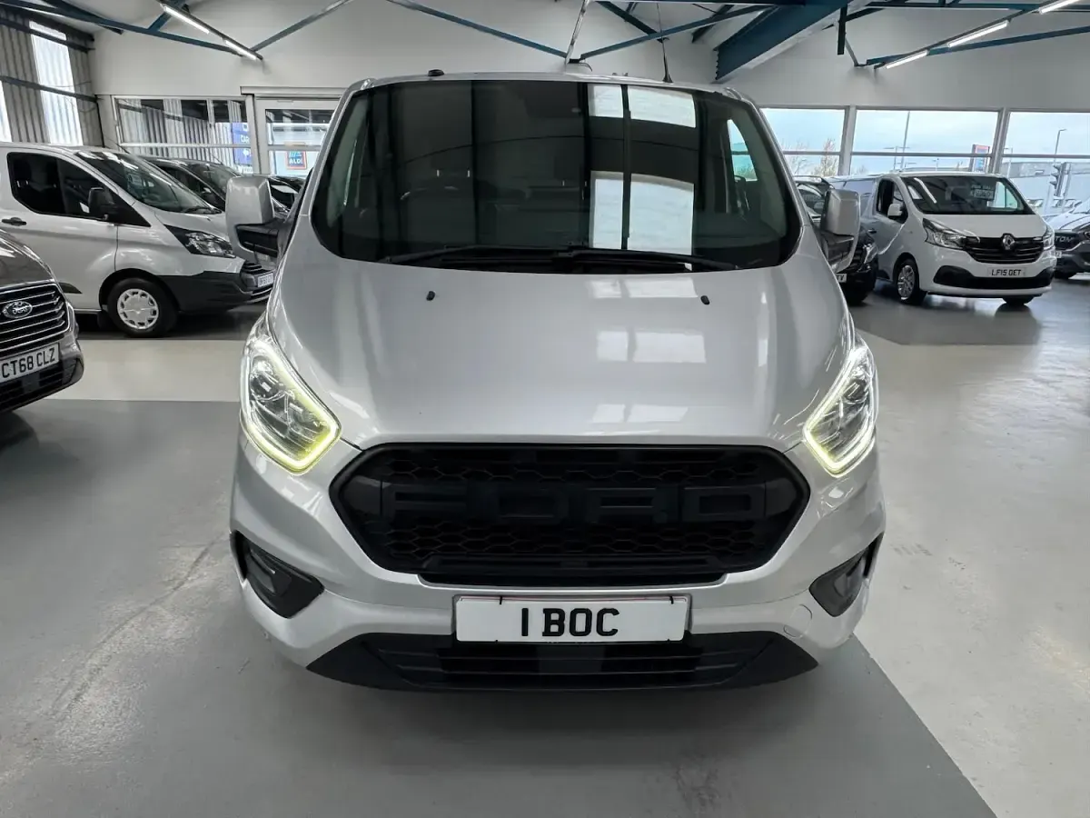 Used Ford Transit Custom Limited 130 HP (95 kW) 2019 Silver Van