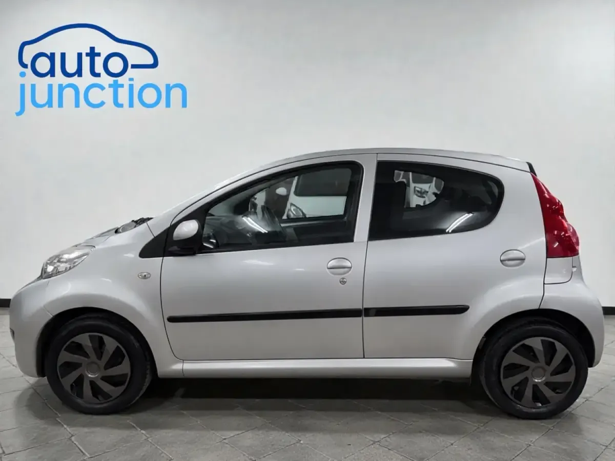 Begagnad Peugeot 107 68 HK (50 kW) 2009 Silver Halvkombi