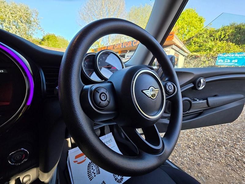Usado Mini Cooper Classic 2019 Branco Citadino