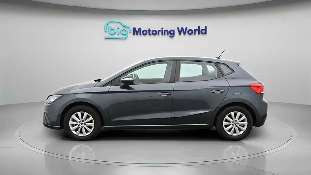 Usado Seat Ibiza SE 80 CV (58 kW) 2023 Gris Utilitario