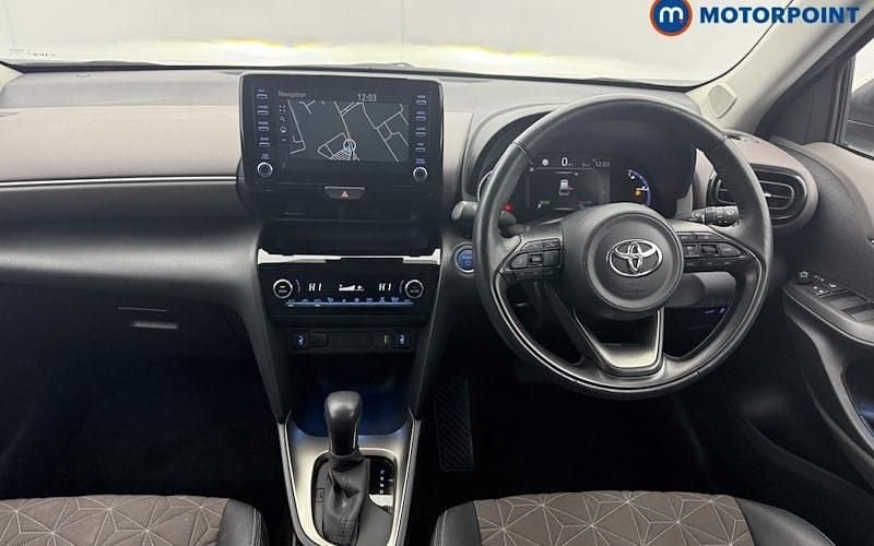 Used 2024 Toyota Yaris Hybrid Estate | £18,749 (Good price) - Image 1/4
