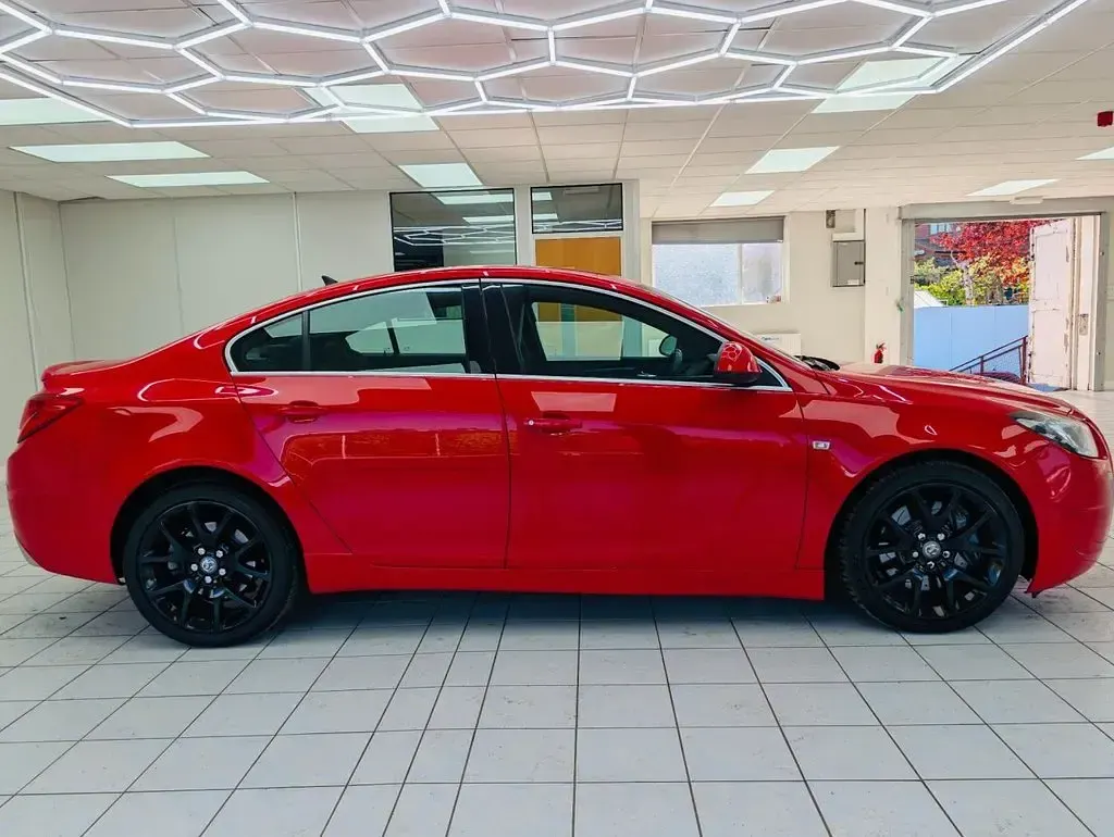 Used Vauxhall Insignia 325 HP (239 kW) 2014 Red Sedan