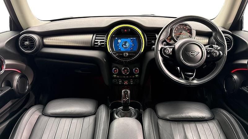 Usado Mini Cooper S Exclusive 192 HP (141 kW) 2019 Vermelho Citadino