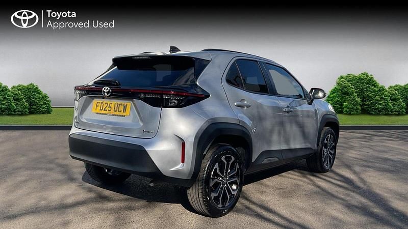 Used Toyota Yaris Hybrid Design 116 HP (85 kW) 2025 Silver