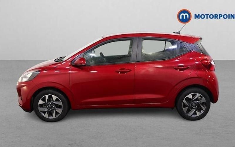 Used Hyundai i10 Advanced 63 HP (46 kW) 2025 Red Hatchback