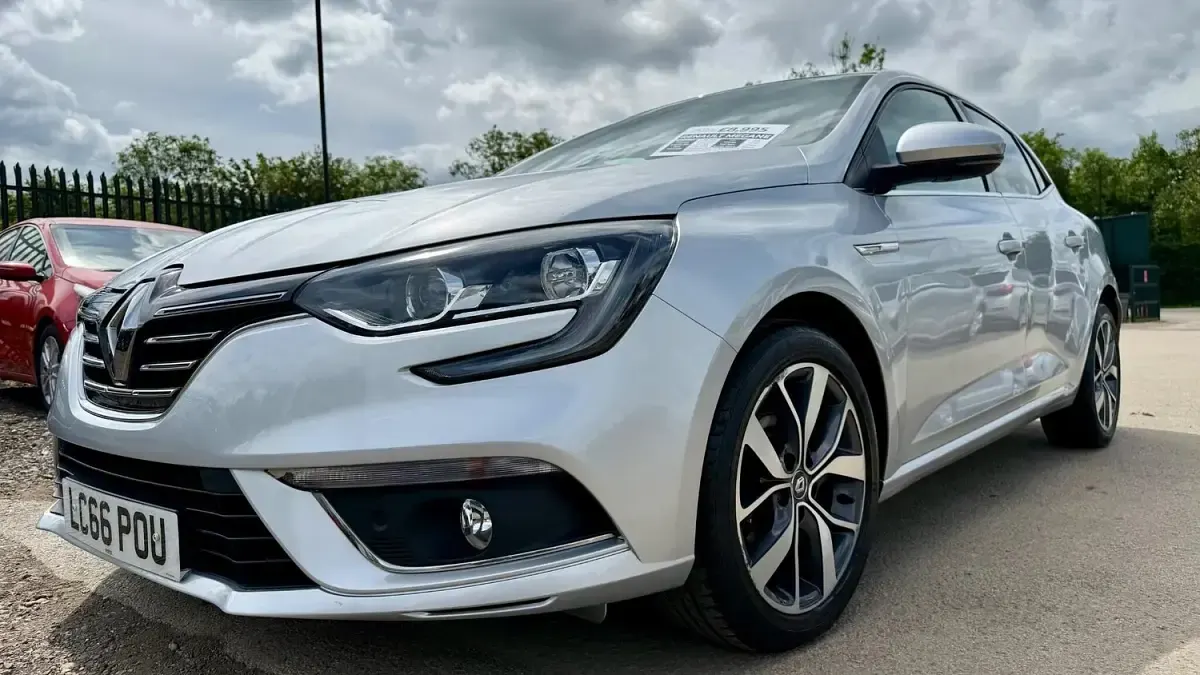 Used Renault Mégane IV Dynamique 110 HP (80 kW) 2016 Silver Hatchback