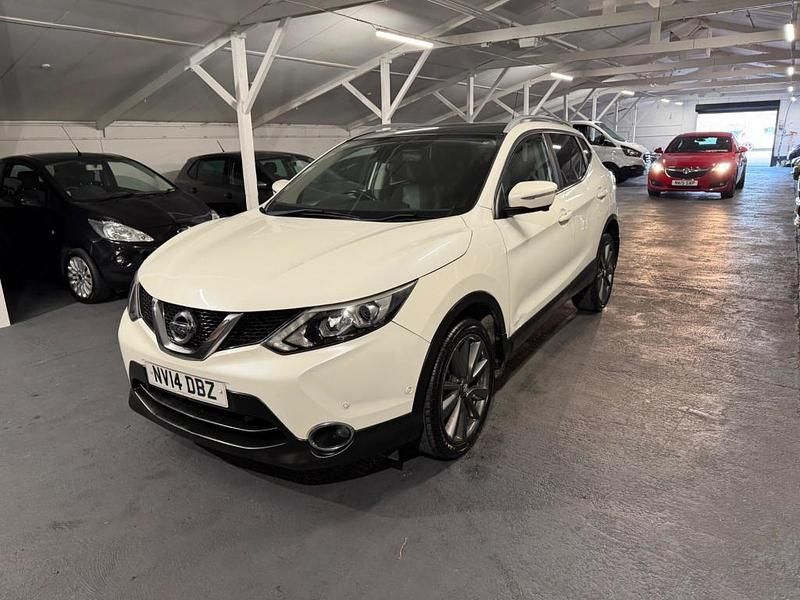 Used Nissan Qashqai Tekna 2014 White SUV