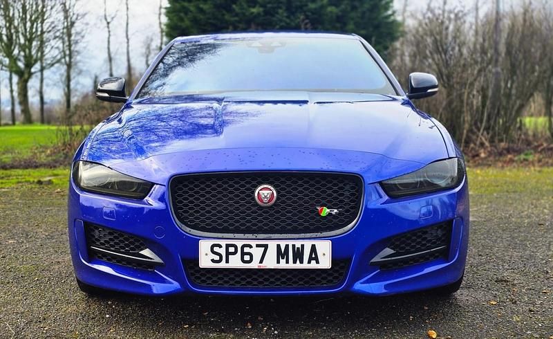 Gebraucht Jaguar XE R-Sport 180 PS (132 kW) 2017 Blau Limousine