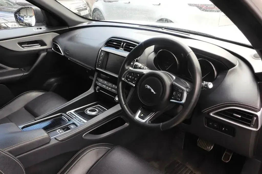 Used Jaguar F-Pace R-Sport 180 HP (132 kW) 2016 White SUV