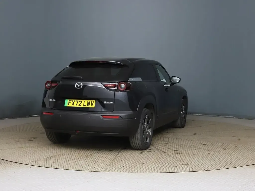 Usado Mazda MX30 Exclusive-Line 106 kW (145 CV) 2022 Negro SUV