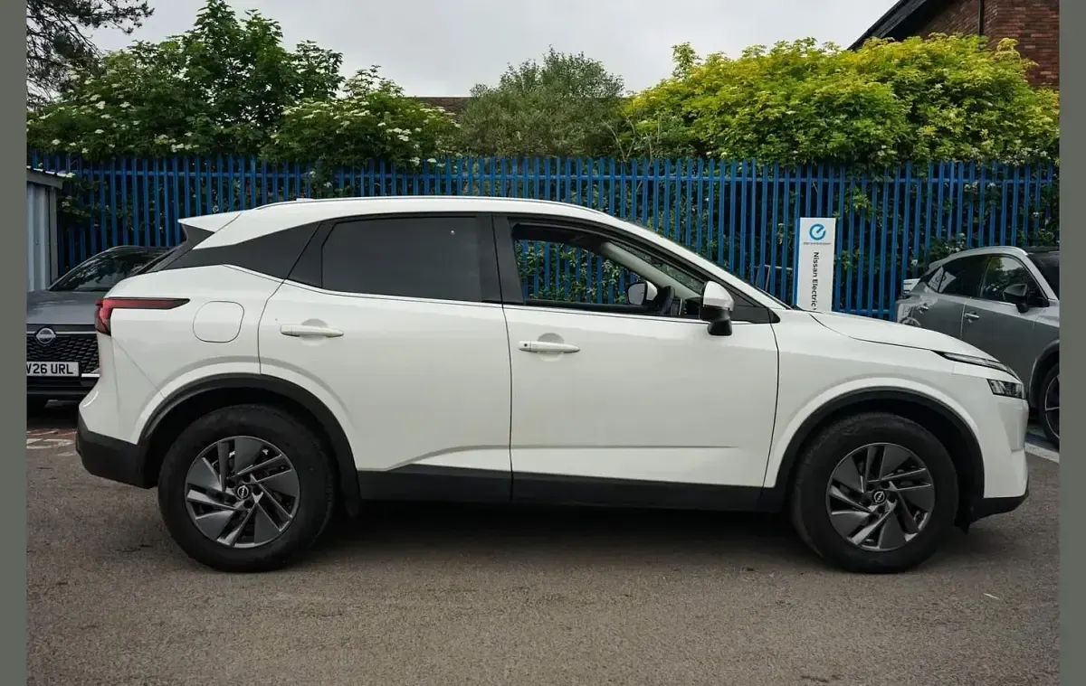 Used Nissan Qashqai Acenta Premium 155 HP (114 kW) 2023 White SUV