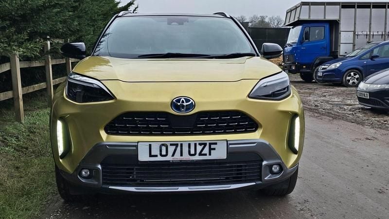 Second-hand Toyota Yaris Hybrid 2022 Galben Hatchback