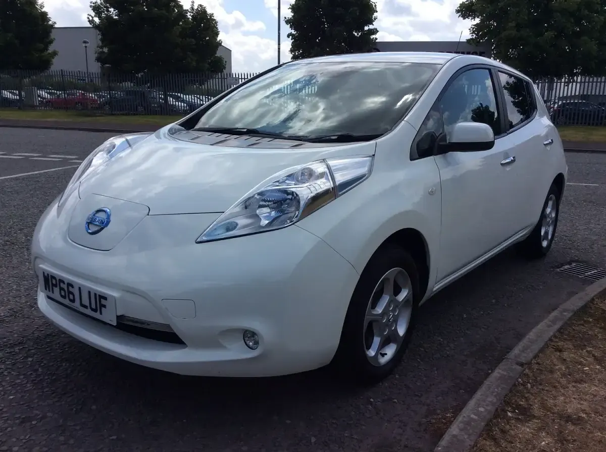 Used Nissan Leaf Acenta 80 kW (109 HP) 2017 White Hatchback