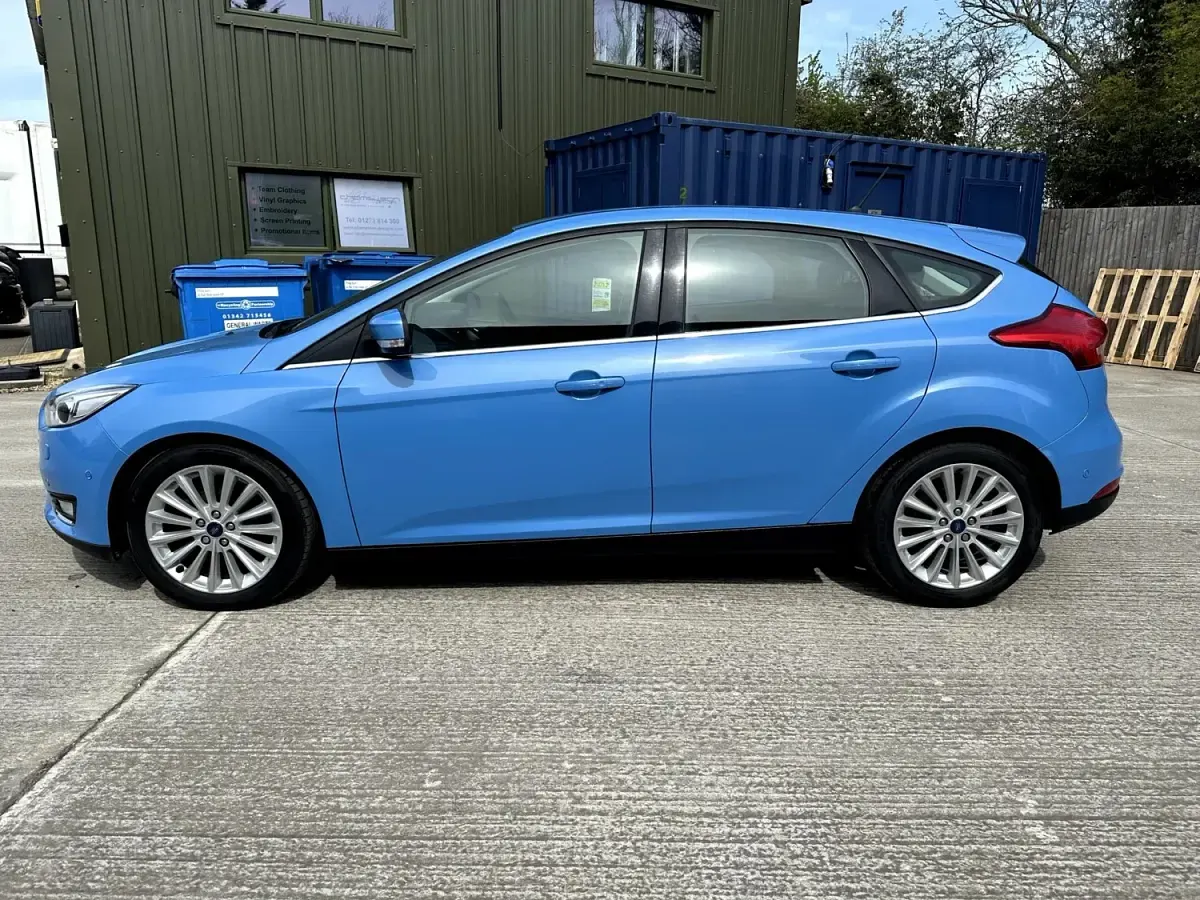 Używany Ford Focus Titanium X 125 KM (91 kW) 2017 Niebieski Hatchback