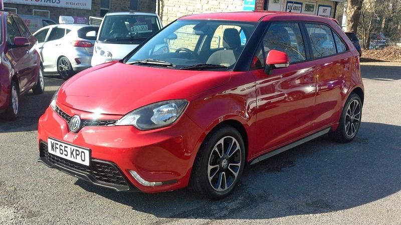 Usado MG MG3 106 CV (77 kW) 2015 Rojo Utilitario