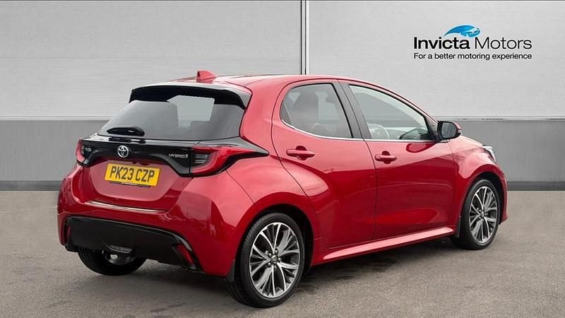 Used Toyota Yaris Hybrid 116 HP (85 kW) 2023 Red Hatchback