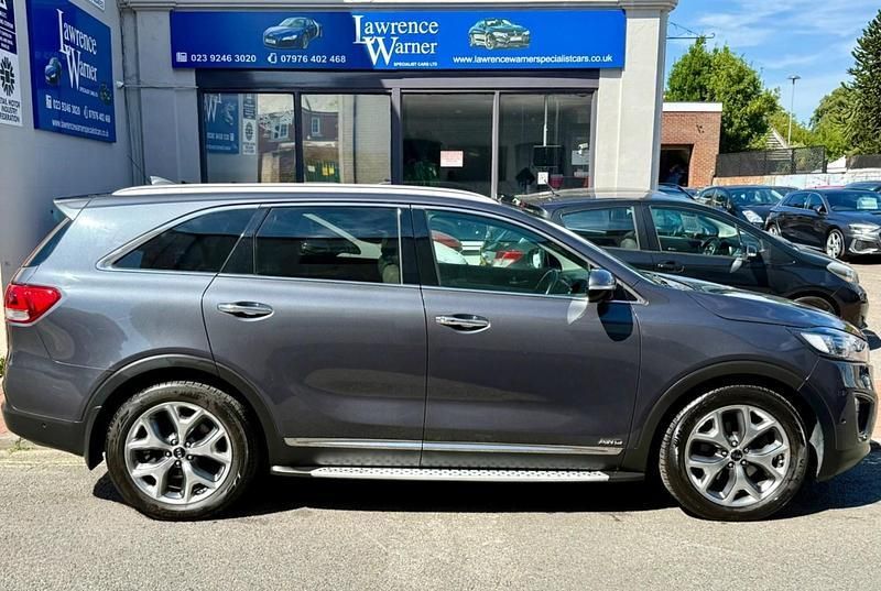 Grey Used 2016 Kia Sorento 4 SUV | £15,975 (Fair price) - Image 1/4