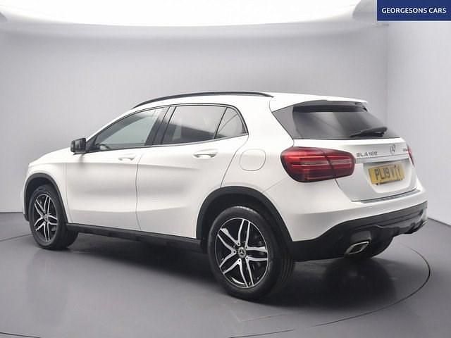 Used Mercedes GLA180 Urban 122 HP (89 kW) 2019 White SUV