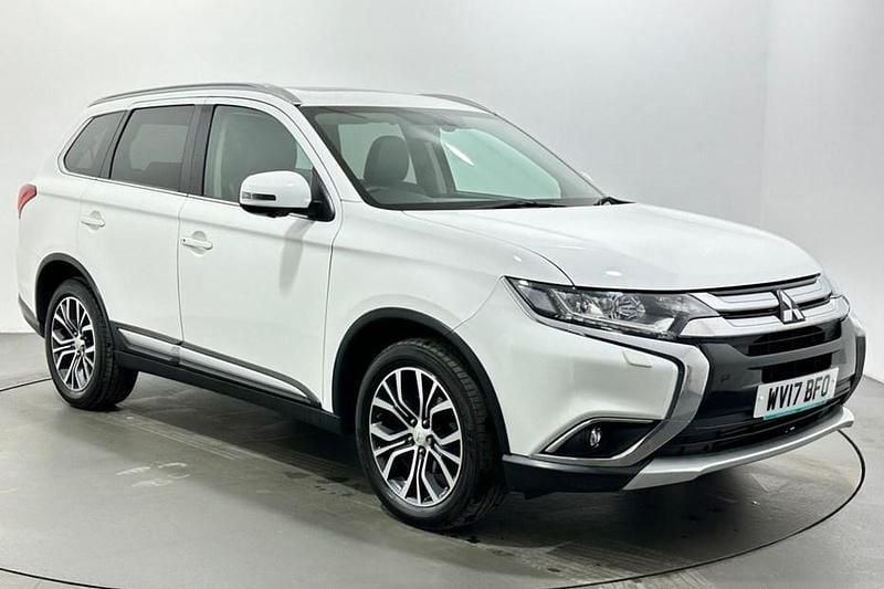 Used Mitsubishi Outlander 150 HP (110 kW) 2017 White SUV