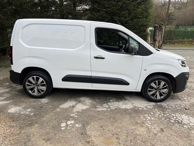 Used Citroën Berlingo 75 HP (55 kW) 2021 White MPV