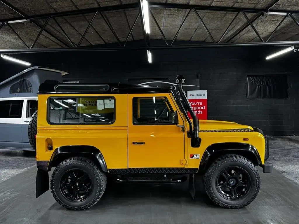 Used Land Rover Defender 120 HP (88 kW) 2003 Yellow Estate