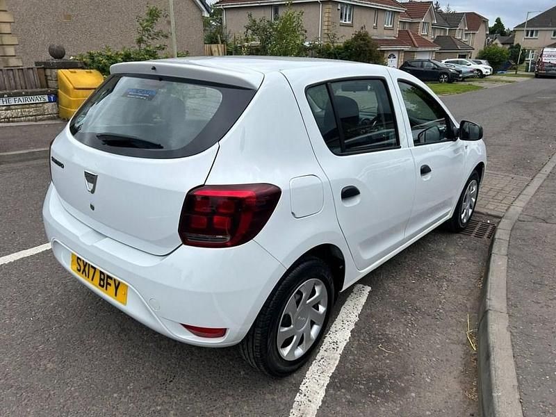 Used Dacia Sandero Ambiance 75 HP (55 kW) 2017 White Hatchback