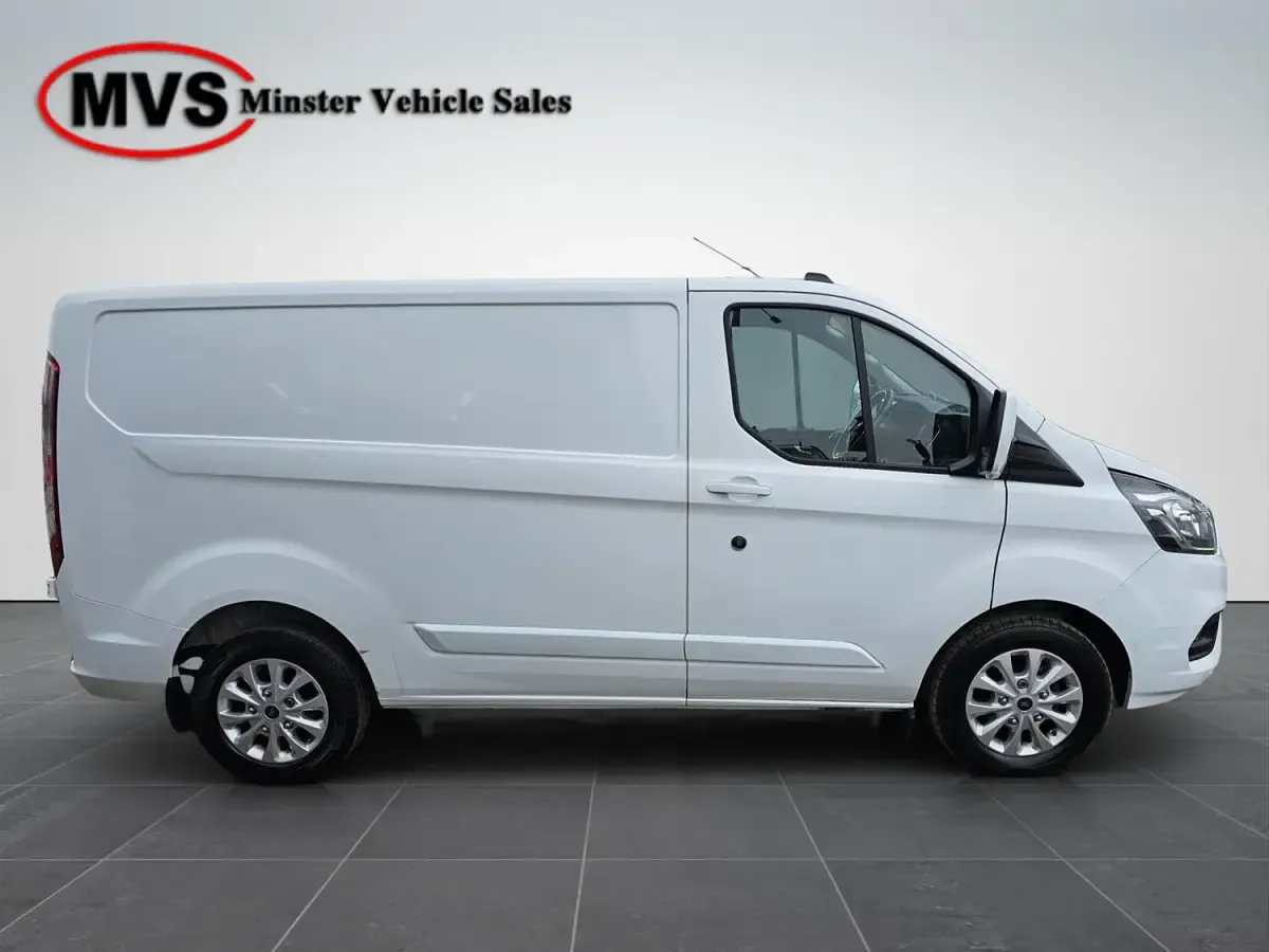 Used Ford Transit Custom Limited 130 HP (95 kW) 2021 White Van