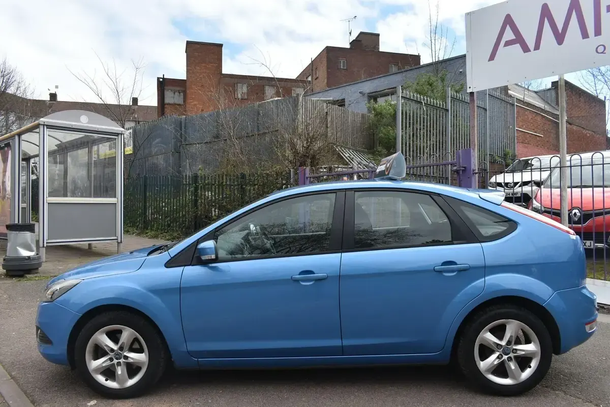 Used Ford Focus Zetec 2011 Blue Hatchback