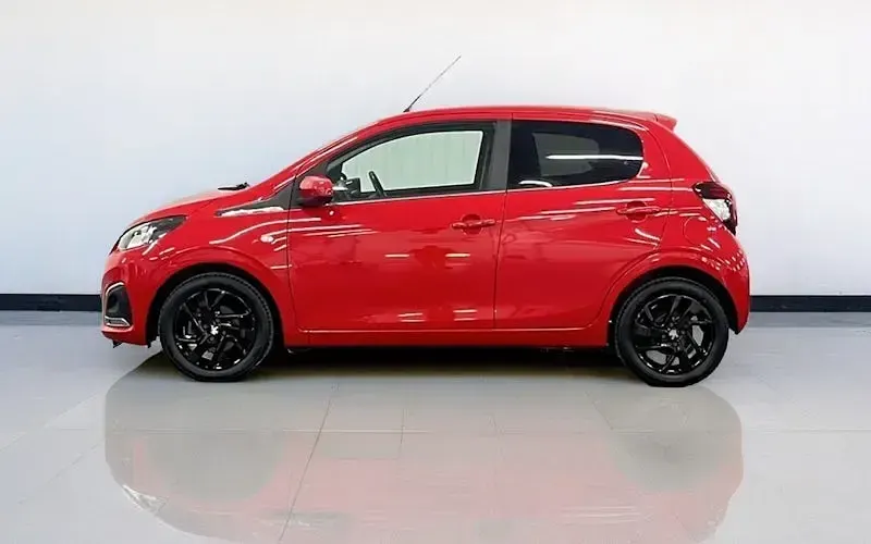 Used Peugeot 108 Allure 82 HP (60 kW) 2016 Red Hatchback