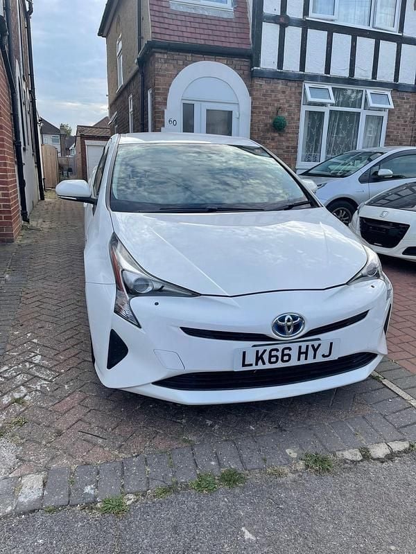 White Used 2017 Toyota Prius Hatchback | £8,950 (Fair price) - Image 1/4