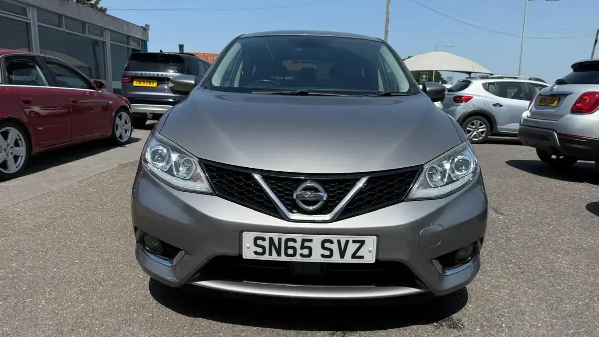 Used Nissan Pulsar Tekna 110 HP (80 kW) 2015 Grey Hatchback