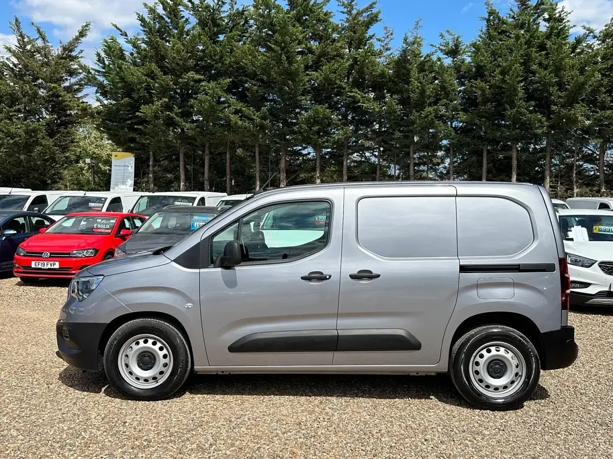 Used Vauxhall Combo 100 kW (136 HP) 2025 Grey MPV