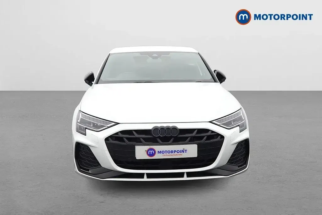 Begagnad Audi A3 Black Edition 2024 Vit Halvkombi