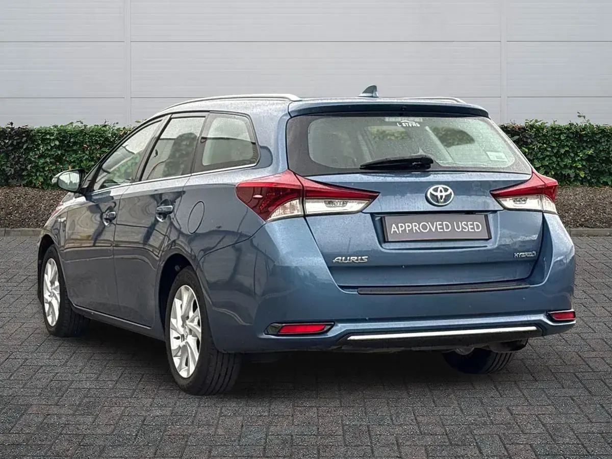Used Toyota Auris Hybrid 2018 Blue Estate