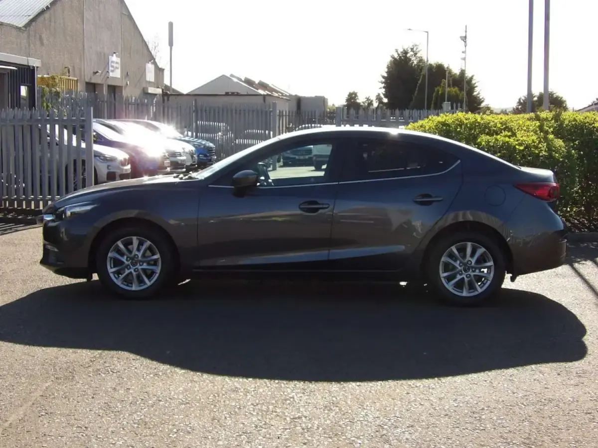 Begagnad Mazda 3 2018 Grå Sedan