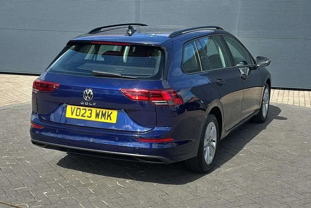 Second-hand VW Golf VIII Life 147 CP (108 kW) 2023 Albastru Break