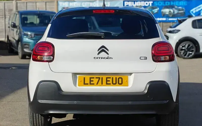 Used Citroën C3 PureTech 83 HP (61 kW) 2022 White Hatchback