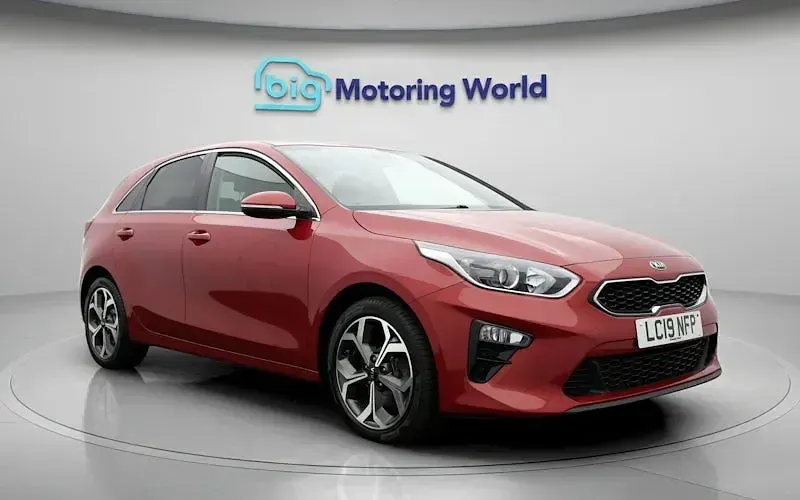Used Kia Ceed 116 HP (85 kW) 2019 Red Hatchback