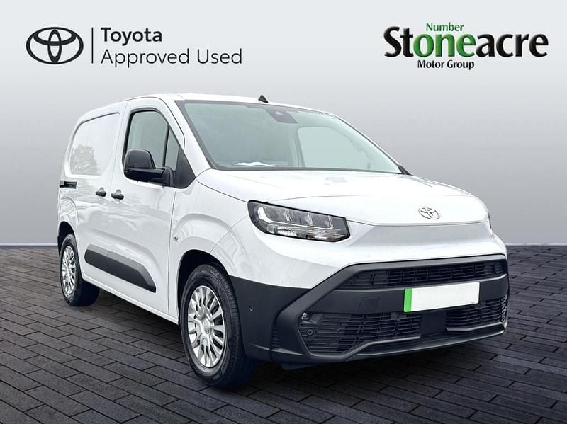 Used Toyota Proace 100 kW (136 HP) 2024 White MPV