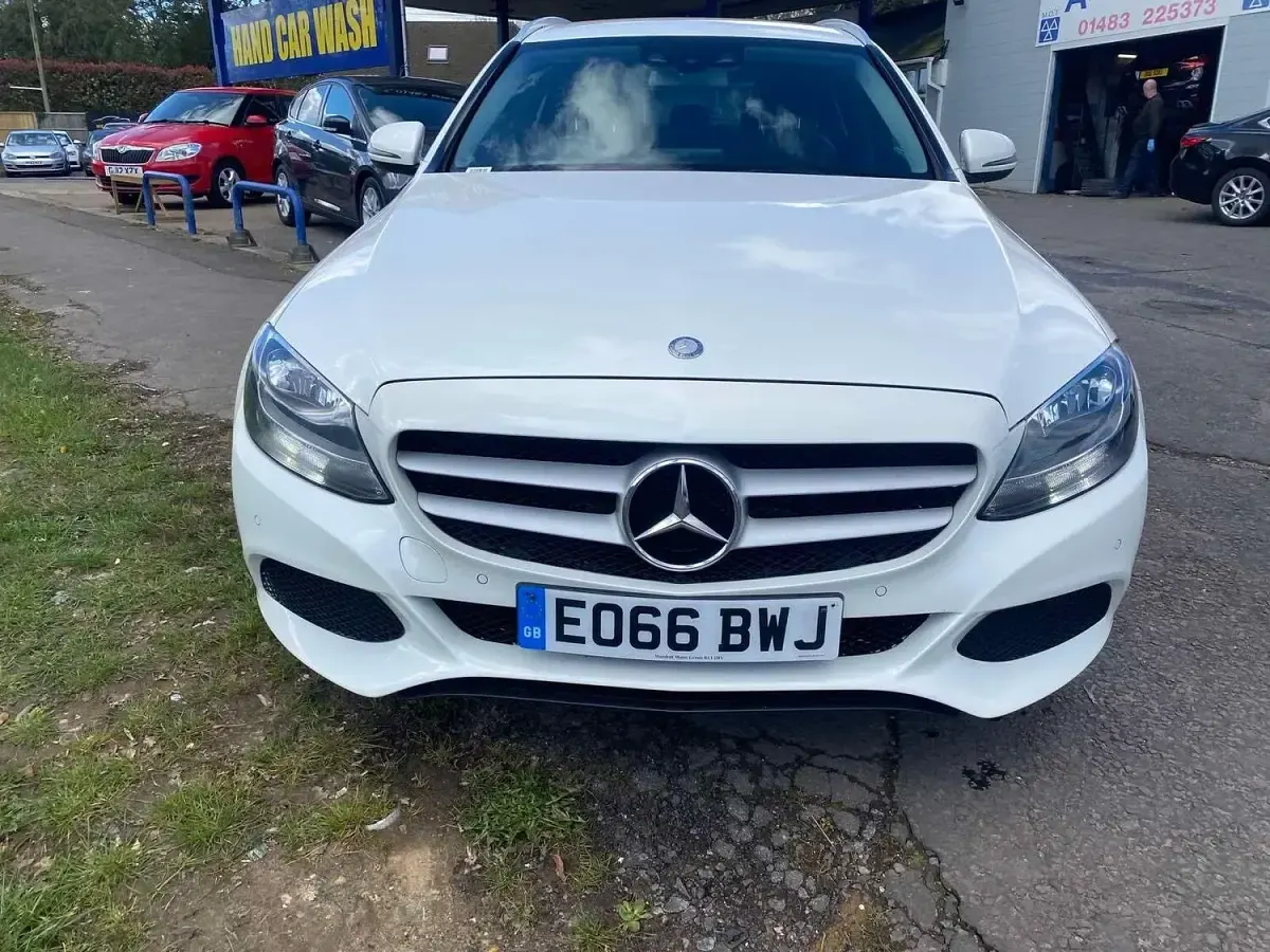 Used Mercedes C200 Executive 2016 White Estate