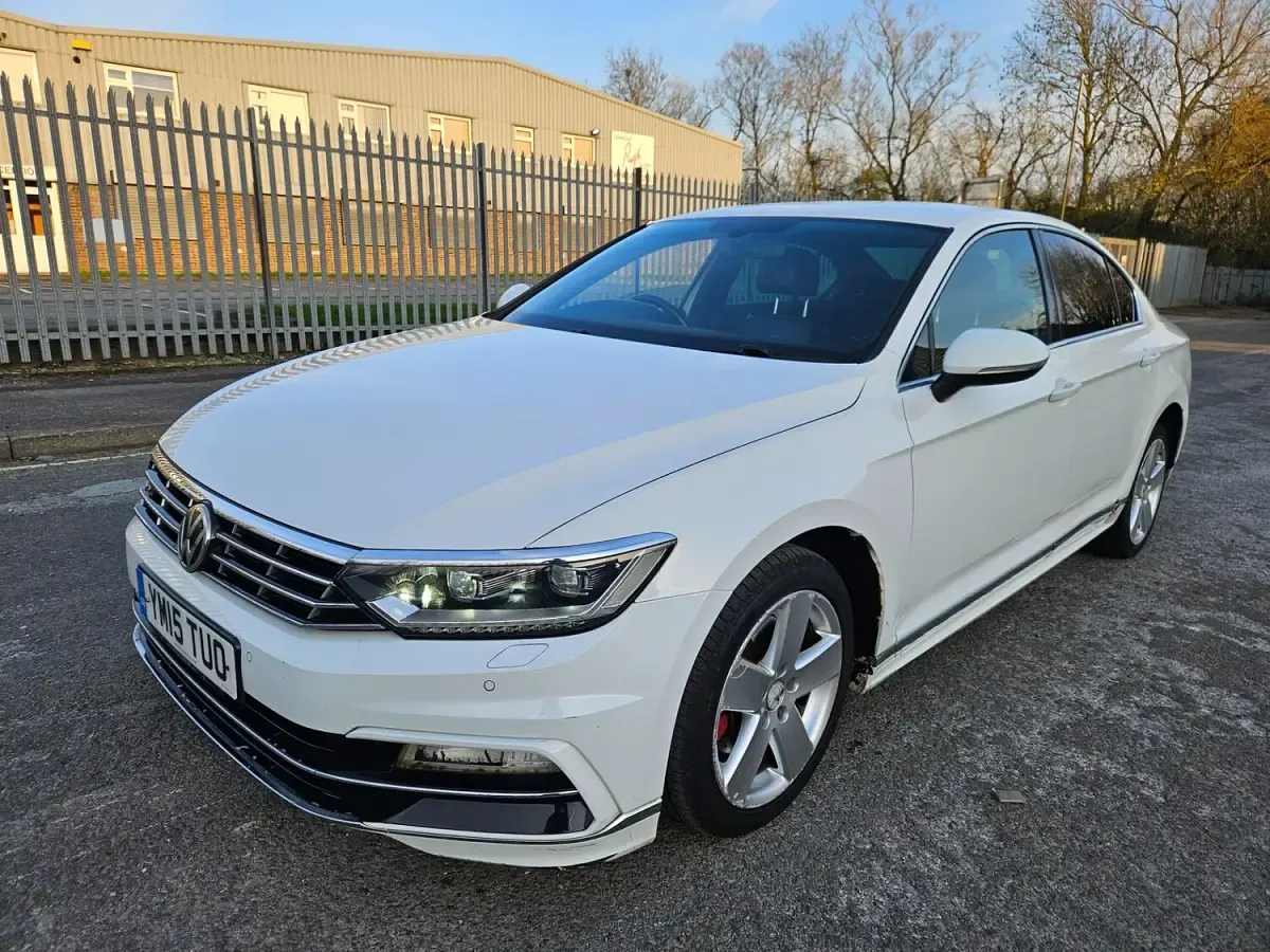 Used VW Passat R-line 150 HP (110 kW) 2015 White Sedan
